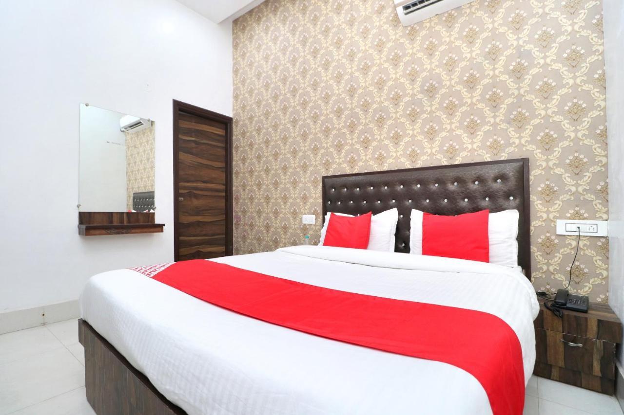 Oyo 26591 Hotel Angad Inn Amritszár Kültér fotó